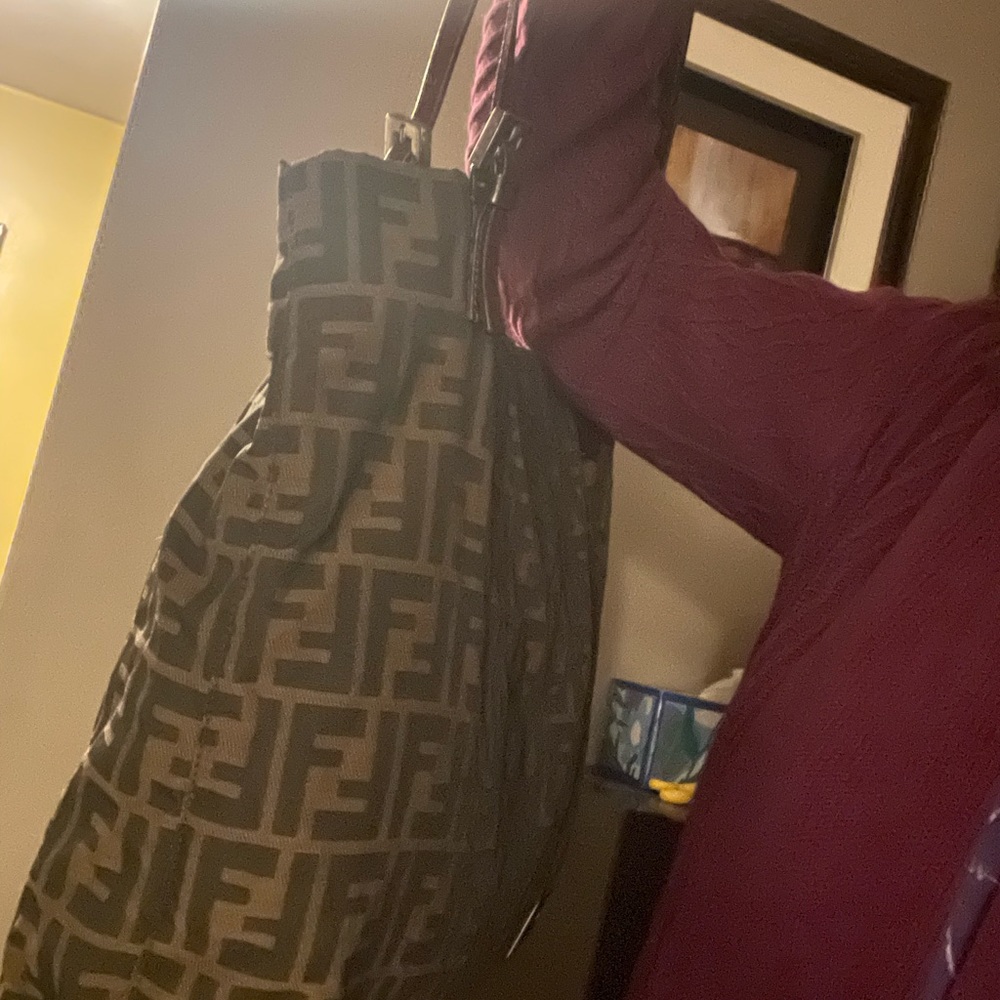 Authenticated FENDI vintage Zucca canvas large shoulder tote w/leather straps. - Picture 15 of 15